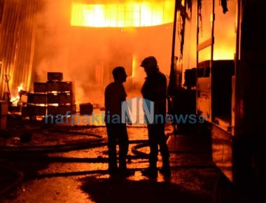 Κάηκε ολοσχερώς κτίριο με μελισσοκομικά είδη στη Ναύπακτο (φωτό, βίντεο)